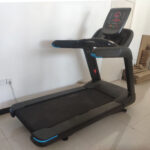 ⁦Commercial Life Fitness Treadmill⁩ - الصورة ⁦8⁩
