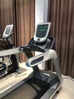⁦Commercial Life Fitness Treadmill⁩ - الصورة ⁦7⁩