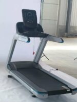 ⁦Commercial Life Fitness Treadmill⁩ - الصورة ⁦4⁩
